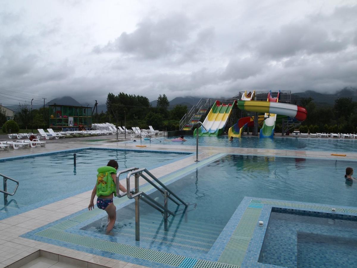 Tulipan Hotel Aquapark Vyshkove Ngoại thất bức ảnh